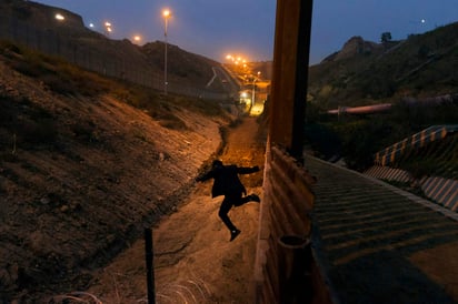 Complicado. Con el cierre del gobierno de EU, la seguridad en la frontera se ha visto reducida.