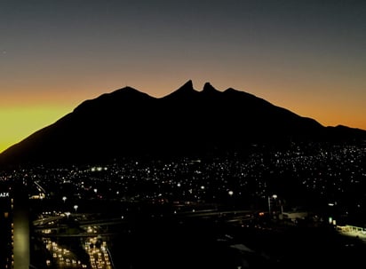 Las personas ascendieron la cima con víveres, pero se desorientaron y pidieron auxilio para el descenso. (ARCHIVO) 