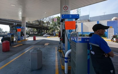 En la menos nueve estados hay escasez de gasolina. (EFE) 