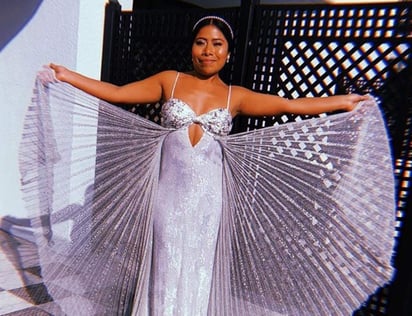 El vestido que portó Yalitza es de la casa de modas Miu Miu, fundada por Prada. (ESPECIAL)