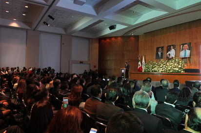 En el auditorio 'Manuel Gómez Morin' de la sede nacional del PAN, el gobernador de Tamaulipas, Francisco Javier García Cabeza de Vaca, reiteró que la mejor manera de honrarlos es que 'ganemos juntos Puebla, sin mezquindades, ni ánimos de revancha ni lógicas de grupo'. (NOTIMEX)