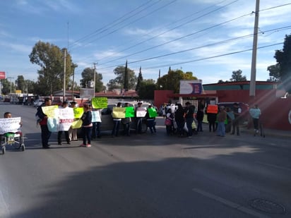 Personas con discapacidad tomarán un tramo de la antigua carretera a San Pedro por inconformidades con la beca Aula Poeta. (EL SIGLO DE TORREÓN) 