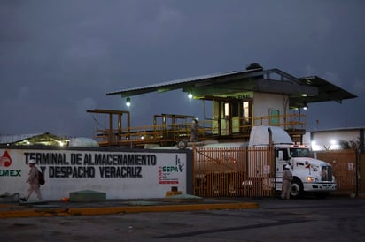 Diputados y senadores integrantes de la Tercera Comisión de la Permanente del Congreso de la Unión aprobaron llamar a una reunión de trabajo con carácter de urgente por el tema del robo de combustible. (AP)