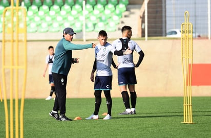 Salvador Reyes, durante un entrenamiento de los Guerreros en el TSM.