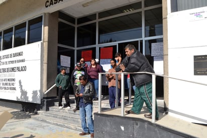 Inconformes. Continúan con paro de brazos caídos ante el presunto desconocimiento de su sindicato e irregularidades laborales.