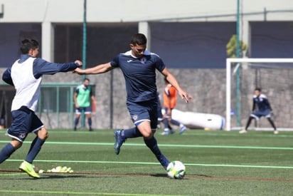 Pedro Caixinha estuvo al mando de la plantilla completa, incluido un alegre Marcone, sin trato especial. (Especial)