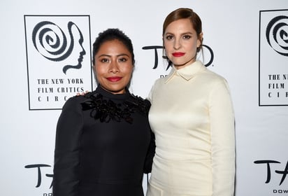 Actuaciones. Las actrices Yalitza Aparicio y Marina de Tavira hacen homenaje a sus madres. (ARCHIVO)