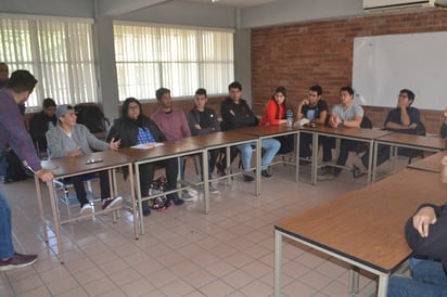 Reunión. La asamblea de jóvenes de escuelas y facultades de la UAdeC se llevó a cabo la tarde de ayer en la FCPyS. (ANGÉLICA SANDOVAL)