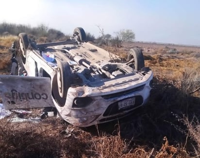 Según se informó, el conductor manejaba a exceso de velocidad, perdió el control y se salió del camino. (EL SIGLO DE TORREÓN)