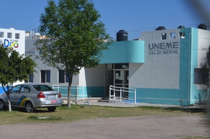 Carencias. Ayer, usuarios se quejaron de que en el Centro Integral de Salud Mental de Gómez Palacio no hay psiquiatra. (EL SIGLO DE TORREÓN) 