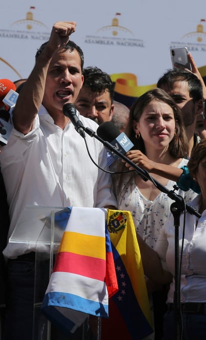 Conflicto. Juan Guaidó dijo que los propios agentes le dijeron que estaban cumpliendo una 'orden'. (AP)