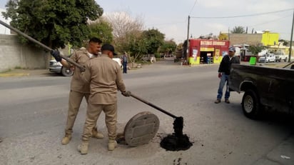 Sapal invita a la ciudadanía a sumarse a estas acciones, pues la limpieza y el desazolve de drenajes no serán suficientes si la ciudadanía no contribuye a dejar de arrojar basura en las alcantarillas. (EL SIGLO DE TORREÓN)