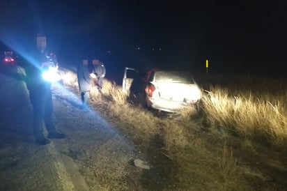 Chocan contra muro en la carretera Gómez Palacio - Jiménez, hay dos lesionados. (EL SIGLO DE TORREÓN)