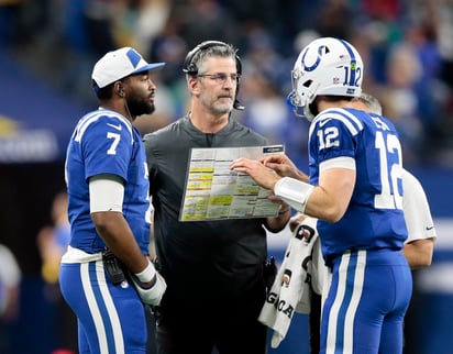 Jacoby Brissett (i), mariscal de campo suplente de los Colts, tuvo muy poca participación en la temporada.