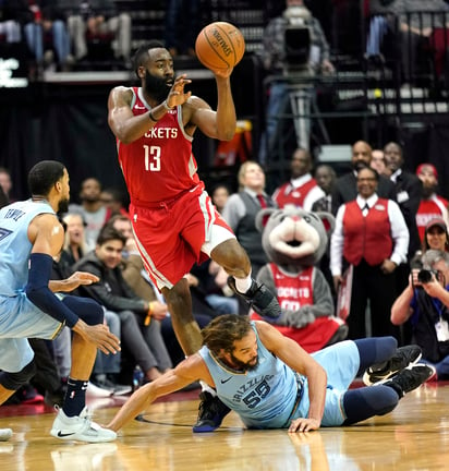 James Harden anotó 57 puntos ante los Grizzlies.