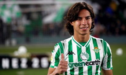 Lainez ya vistió por primera vez el uniforme del Betis con el dorsal 25 que usará.