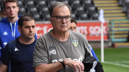 El técnico argentino Marcelo Bielsa fue acusado de espiar a su rival Derby County. (Especial)