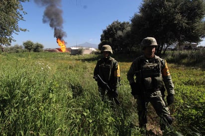 Durante las acciones contra el robo de combustible iniciadas por el gobierno, el Ejército ha identificado 40 municipios en distintos estados del país donde se ubican el mayor número de tomas clandestinas. (ARCHIVO)