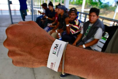 El Gobierno de México puso en marcha el Plan de Atención Caravana Migrante, para asegurar un arribo migratorio con visión humanitaria y regular el ingreso para que sea legal, ordenado y seguro, señaló el titular de la Coordinación Nacional de Protección Civil (CNPC), David León Romero. (NOTIMEX)