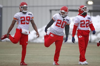 Eric Berry (i) ha entrenado toda la semana con los Jefes.