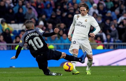 La victoria en el estadio Santiago Bernabéu sirvió para que el Madrid y su técnico Santiago Solari tomasen respiro en la 20ma fecha de la Liga al llegar a 36 puntos.  (EFE)