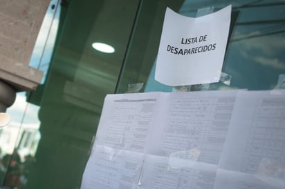 'Mi nieto estudia la prepa, es un buen estudiante, pero como vio el ducto se bajó. Vivimos en una lomita y desde nuestra casa vimos cómo la gente estaba con sus cubetas', recuerda. (EFE)