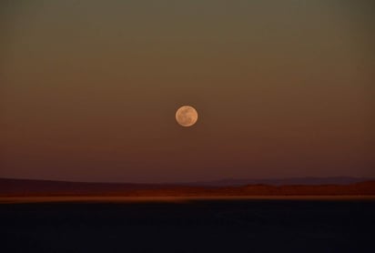 Superluna desde La Laguna de Mayrán. (ÉRICK SOTOMAYOR) 