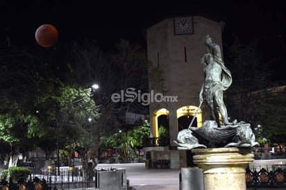 El eclipse se pudo apreciar en todo su esplendor en Torreón. (JESÚS GALINDO) 