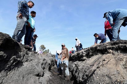 En la última actualización sobre el saldo de la explosión en toma clandestina en Hidalgo, suman 89 muertos. (EFE) 