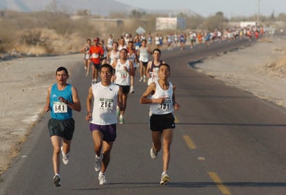 Al tratarse de un recorrido sobre la carretera, la estrategia de todos los atletas es diferente, sobre todo de quienes toman la punta.