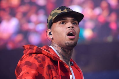  Chris Brown, expareja de la también cantante Rihana, está bajo arresto en esta capital tras ser acusado de violación por una joven de 24 años. (ARCHIVO)