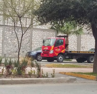 El vehículo fue observado por los uniformados en el mismo sector, por lo que detuvieron a su conductor y confirmaron que se trataba de la camioneta robada horas antes. (EL SIGLO DE TORREÓN) 