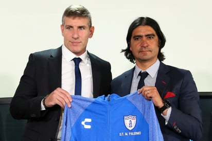 Martín Palermo y Marco Garcés en la presentación del nuevo DT.