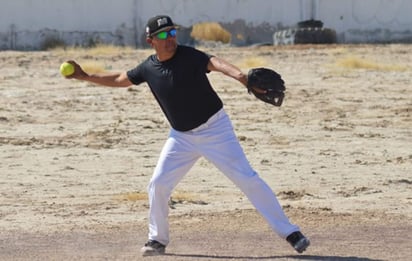 Sonaron en serio los cañones y la pelota voló por los aires, dentro de los juegos de la Liga de Softbol Magisterial de la sección 38 del SNTE. (EL SIGLO DE TORREÓN)