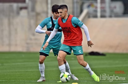 Diego Valdés (d) está confiado en que si los Guerreros despliegan el futbol que mostraron en sus últimos dos partidos del Clausura 2019, podrán derrotar este domingo a las Chivas. (Jesús Galindo)