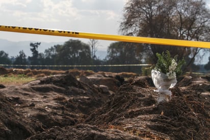 Huellas. La zona donde se registró el siniestro sigue acordonada y asegurada por elementos de seguridad. (NOTIMEX)