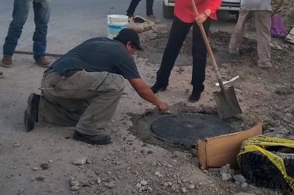 Las que colocan ahora son de un material que básicamente es hule con concreto y no de fierro porque luego las roban. Este nuevo material que utilizan, dicen, no les sirve para venderlas. (EL SIGLO DE TORREÓN)