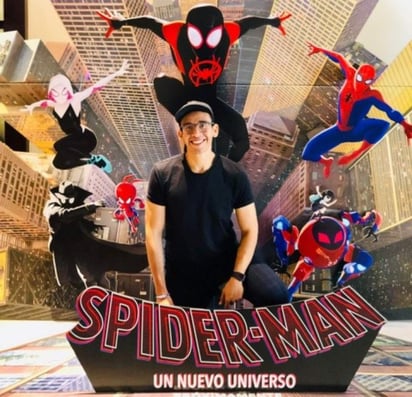 Orgulloso. Le gusta que el trabajo de animación de Spider-Man Into The Spider-Verse, donde él participa, la vean sus paisanos.