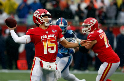 Patrick Mahomes, mariscal de la AFC, ganó el Jugador Más Valioso a la ofensiva, en la victoria de la Americana 26-7 sobre la Nacional.