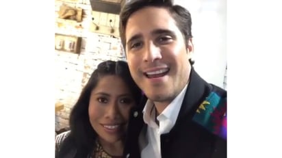 Yalitza invitó a sus seguidores a estar pendiente de las noticias sobre su próximo trabajo con quien interpreta a Luis Miguel en la serie de Netflix. (ESPECIAL)
