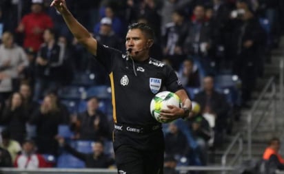 Los dos equipos se sienten perjudicados por el arbitraje del silbante Fernando Guerrero, que dejó a ambos con 9 jugadores en el campo. (Especial)