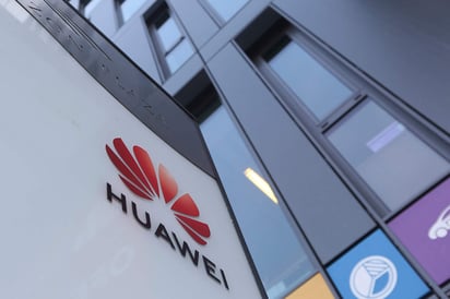 En una demanda penal presentada ante un tribunal de Brooklyn, en Nueva York, el Departamento de Justicia acusó a Huawei, dos compañías afiliadas y a su directora financiera, Meng Wanzhou, de trece cargos de fraude y conspiración para saltarse las sanciones a Irán. (ARCHIVO)