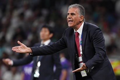 El técnico de Irán, Carlos Queiroz, durante la semifinal de la Copa de Asia contra la selección de Japón.