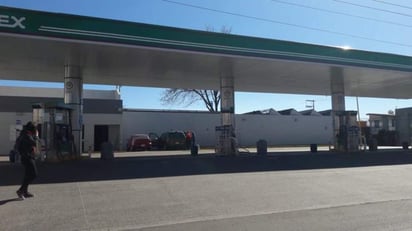 A través de un comunicado del gobierno del Estado, se indicó que el combustible enviado será un embarque adicional al que ordinariamente se entrega en la capital, con la finalidad de abastecer a las 68 gasolineras que operan en la mancha urbana. (ARCHIVO)