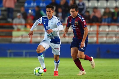 Erick Aguirre (i) y Raúl Suárez (d) durante el partido de Copa MX. (Jam Media)