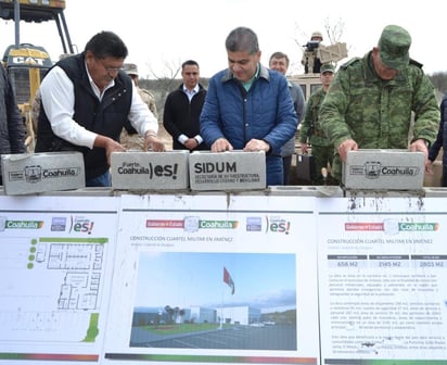 Obra. El gobernador Miguel Ángel Riquelme Solís colocó la primera piedra.