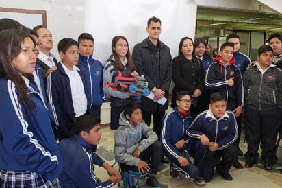 Representantes. Alumnos de Gómez y Lerdo, representarán a la región en el Campeonato Nacional Vex-Reeduca de Robótica. (CLAUDIA LANDEROS)