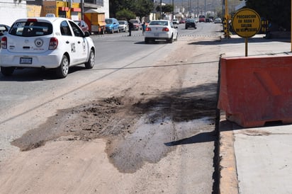 Además de que el pavimento está dañado, hay baches que tienen más de tres meses. (EL SIGLO DE TORREÓN)