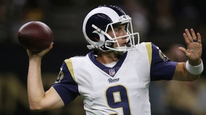 El mariscal de campo de padres mexicanos, Luis Pérez, que se probó la campaña recién terminada con los Rams, fue seleccionado por el Birmingham Iron en la primera ronda del draft de quarterbacks.