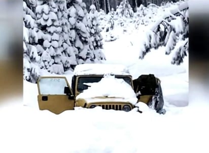 Fueron rescatados a tiempo y por unos extraños que escucharon sonar la bocina del jeep. (INTERNET)